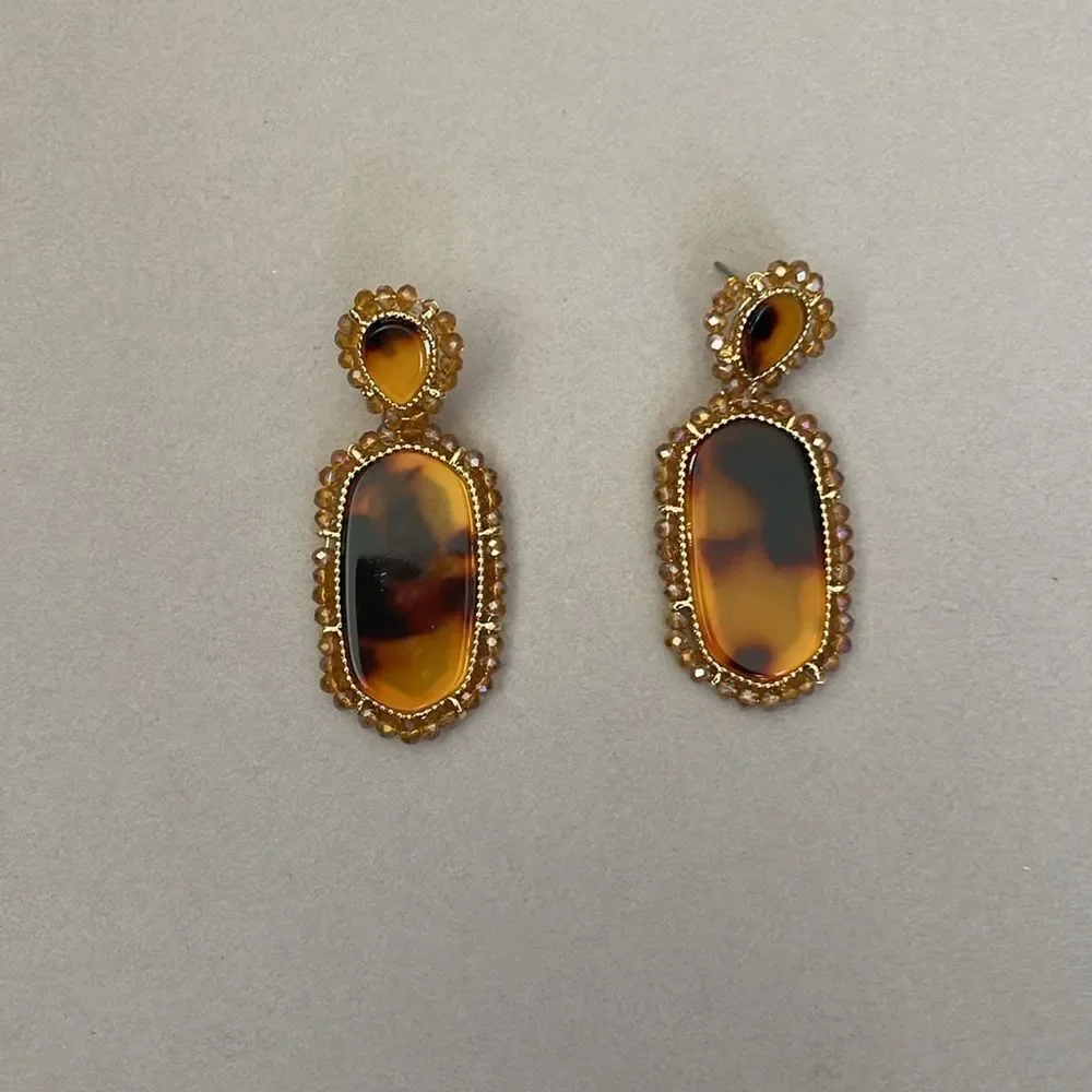 Elegant Tortoiseshell Drop Earrings A1210